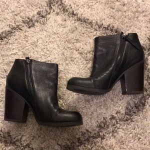 Kenneth Cole leather block heel boot booties